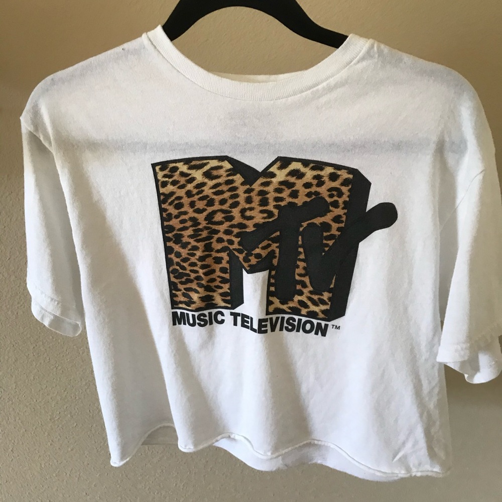 slightly cropped graphic t shirt